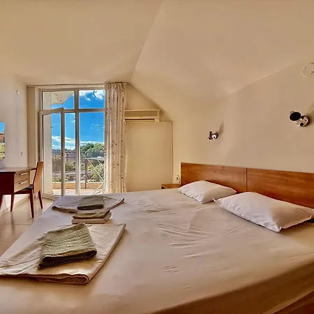 Two-bed Flat In Sunny With Pool View * 阳光海滩