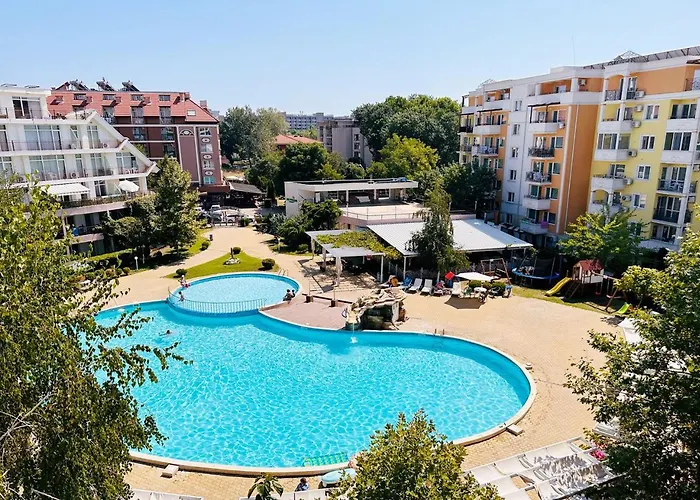 Two-bed Flat In Sunny With Pool View