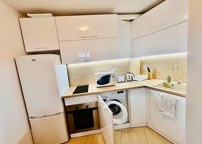 Two-bed Flat In Sunny With Pool View *