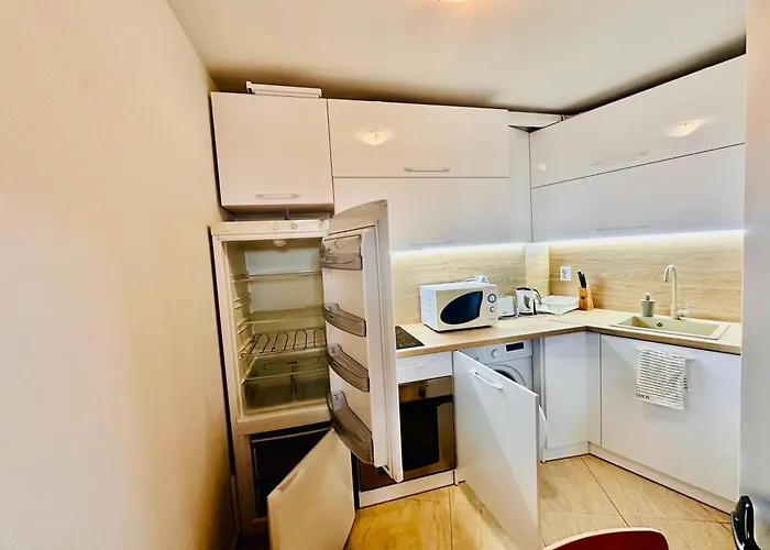 Two-bed Flat In Sunny With Pool View * 阳光海滩