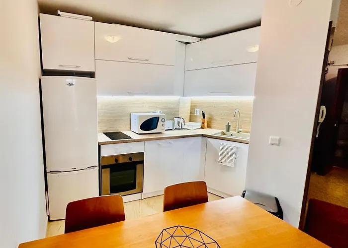 Two-bed Flat In Sunny With Pool View *