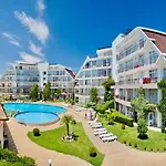 Two-bed Flat In Sunny With Pool View Апартамент Слънчев бряг