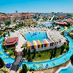Two-bed Flat In Sunny With Pool View Апартамент *