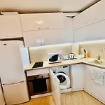 Two-bed Flat In Sunny With Pool View *