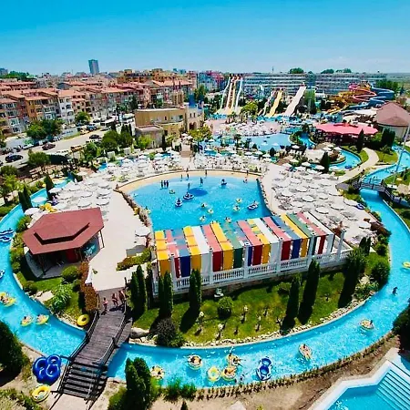 Two-bed Flat In Sunny With Pool View Appartamento *
