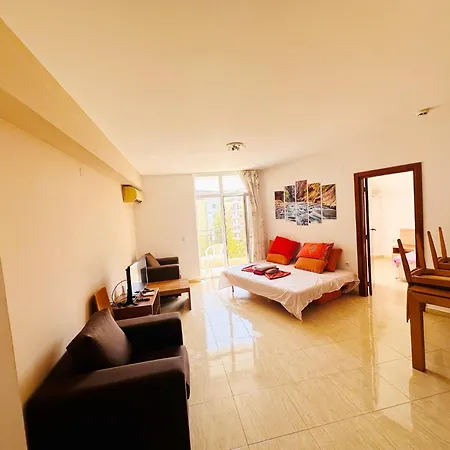 Two-bed Flat In Sunny With Pool View Apartman Napospart