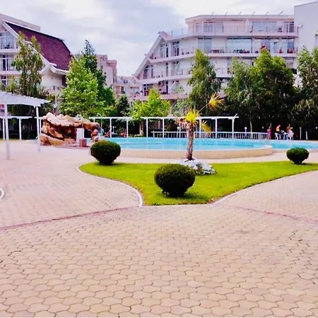 Two-bed Flat In Sunny With Pool View Napospart