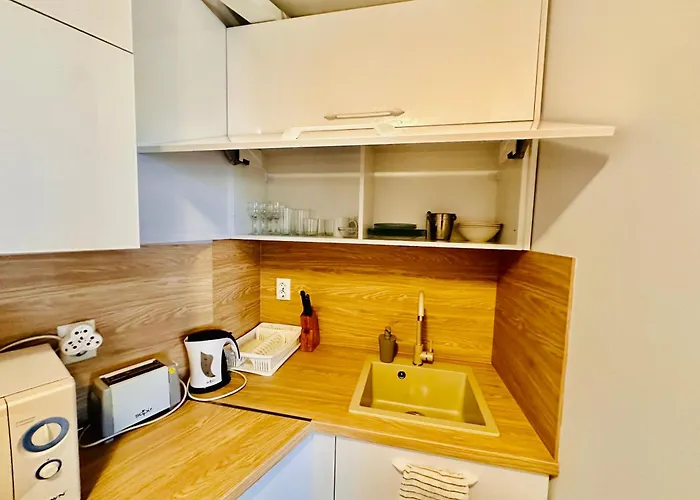 Two-bed Flat In Sunny With Pool View Apartamento *