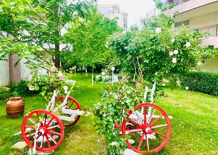 Two-bed Flat In Sunny With Pool View Apartamento *