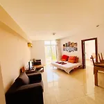Two-bed Flat In Sunny With Pool View アパート サニービーチ