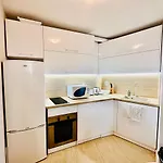 アパート Two-bed Flat In Sunny With Pool View *